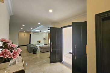 Kiara Peak (Puncak Kiara)