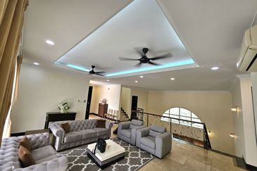 Kiara Peak (Puncak Kiara)