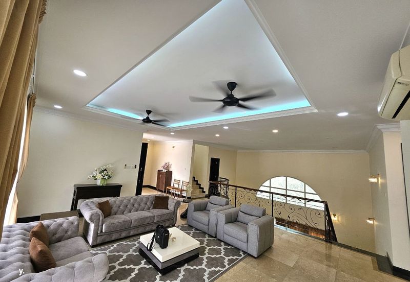 Kiara Peak (Puncak Kiara)