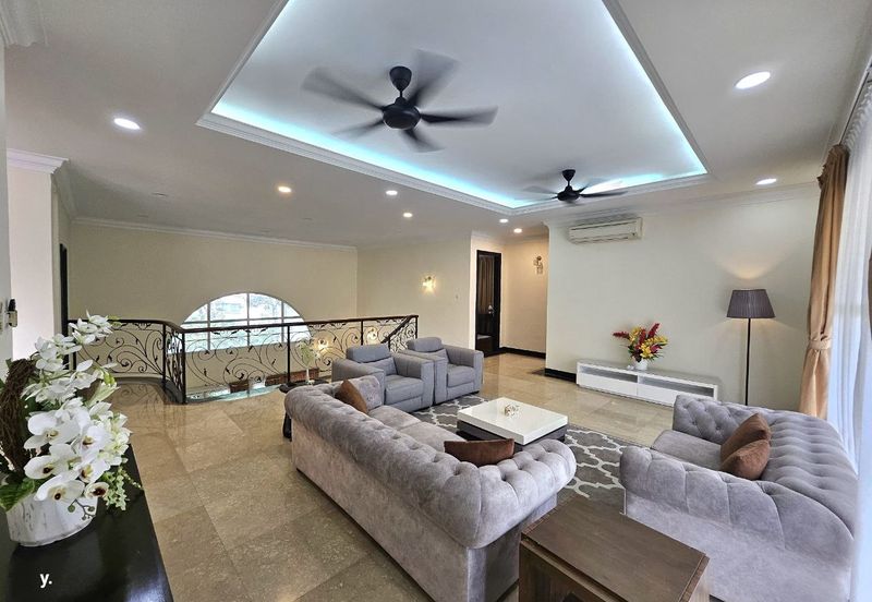 Kiara Peak (Puncak Kiara)