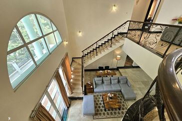 Kiara Peak (Puncak Kiara)