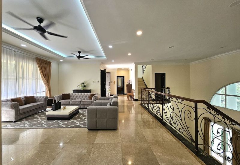 Kiara Peak (Puncak Kiara)