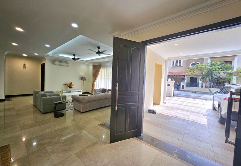 Kiara Peak (Puncak Kiara)