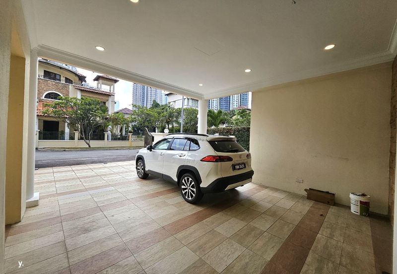 Kiara Peak (Puncak Kiara)