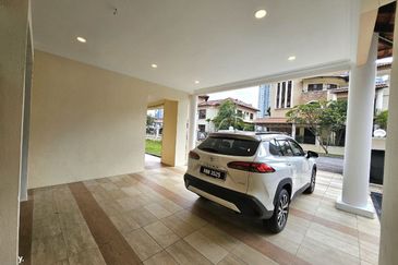 Kiara Peak (Puncak Kiara)