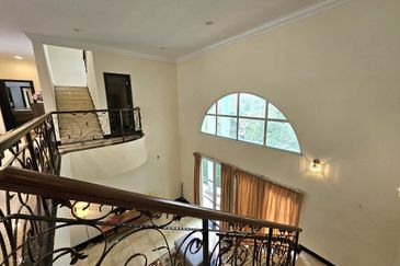 Kiara Peak (Puncak Kiara)