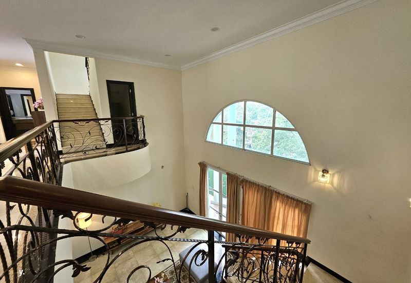 Kiara Peak (Puncak Kiara)