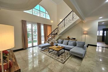 Kiara Peak (Puncak Kiara)