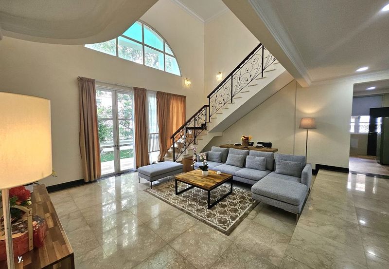 Kiara Peak (Puncak Kiara)