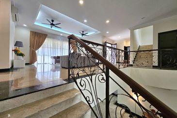 Kiara Peak (Puncak Kiara)