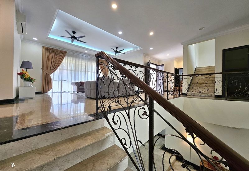 Kiara Peak (Puncak Kiara)