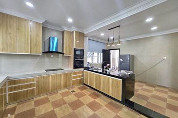 Kiara Peak (Puncak Kiara)