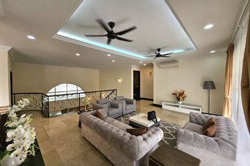 Kiara Peak (Puncak Kiara)