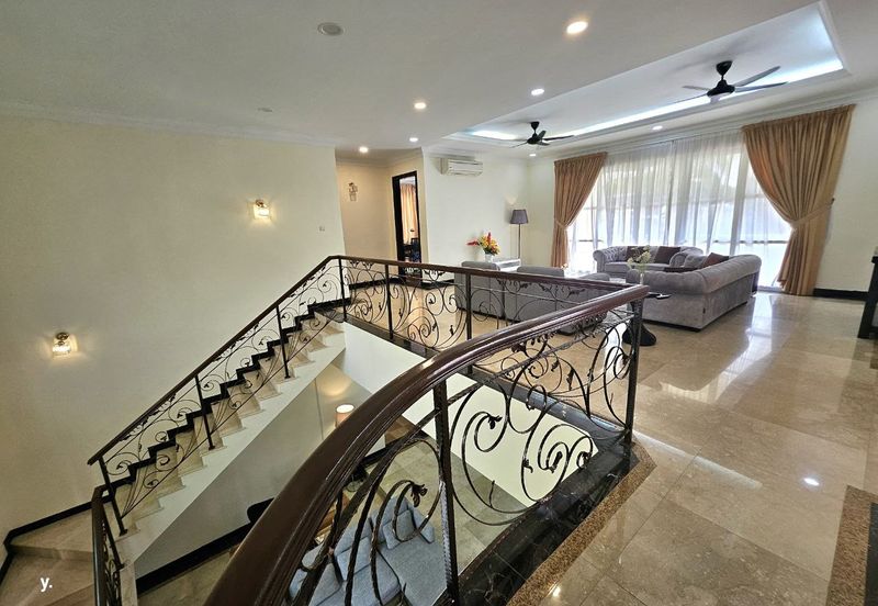 Kiara Peak (Puncak Kiara)