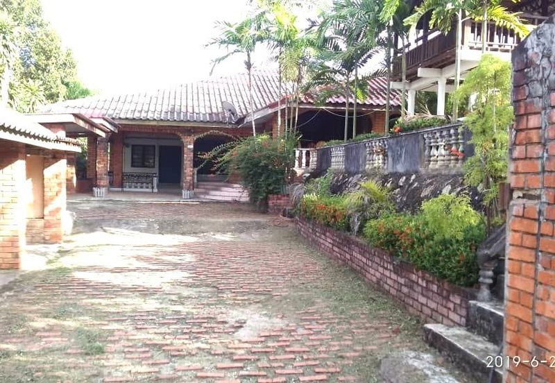 KAMPUNG BUKIT TANGGA