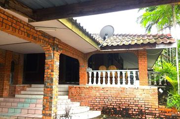 KAMPUNG BUKIT TANGGA