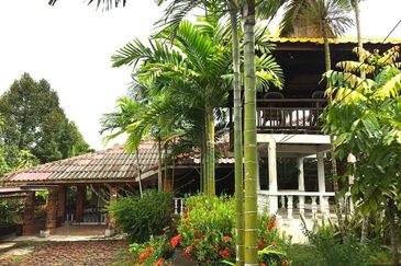 KAMPUNG BUKIT TANGGA