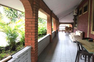 KAMPUNG BUKIT TANGGA