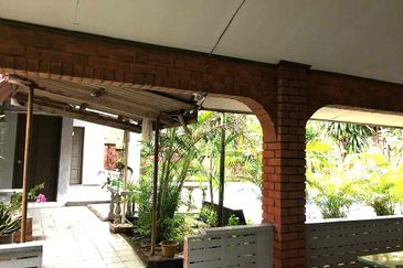 KAMPUNG BUKIT TANGGA