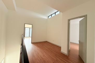 East 57 (Residensi Laman Timur)