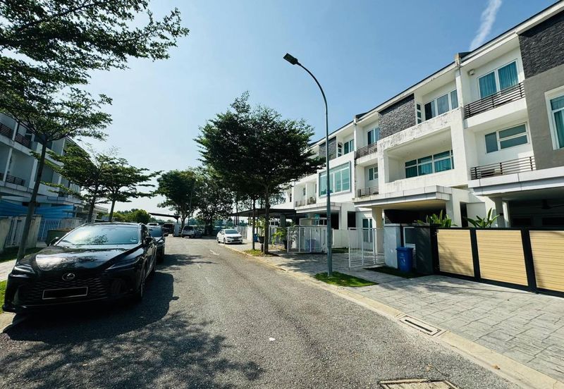 Lagenda Waterfront Homes