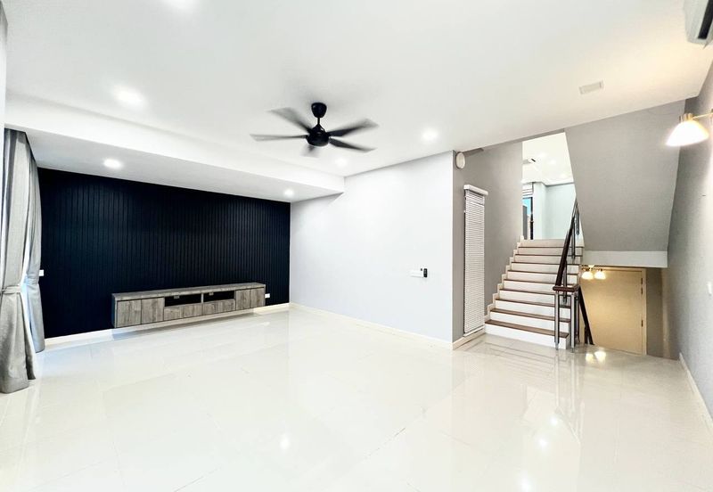 Mozart, Symphony Hills