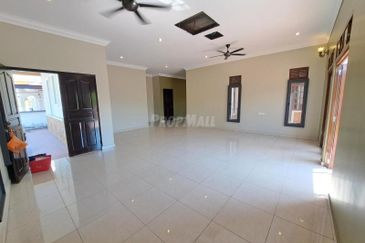 Jalan Warisan Setia 5/9