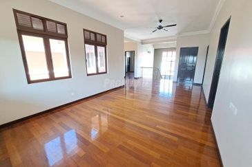 Jalan Warisan Setia 5/9