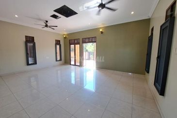 Jalan Warisan Setia 5/9