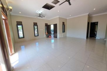 Jalan Warisan Setia 5/9