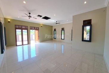 Jalan Warisan Setia 5/9