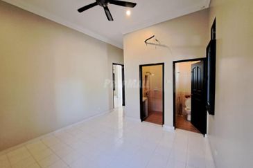 Jalan Warisan Setia 5/9