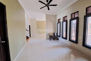 Jalan Warisan Setia 5/9