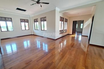 Jalan Warisan Setia 5/9