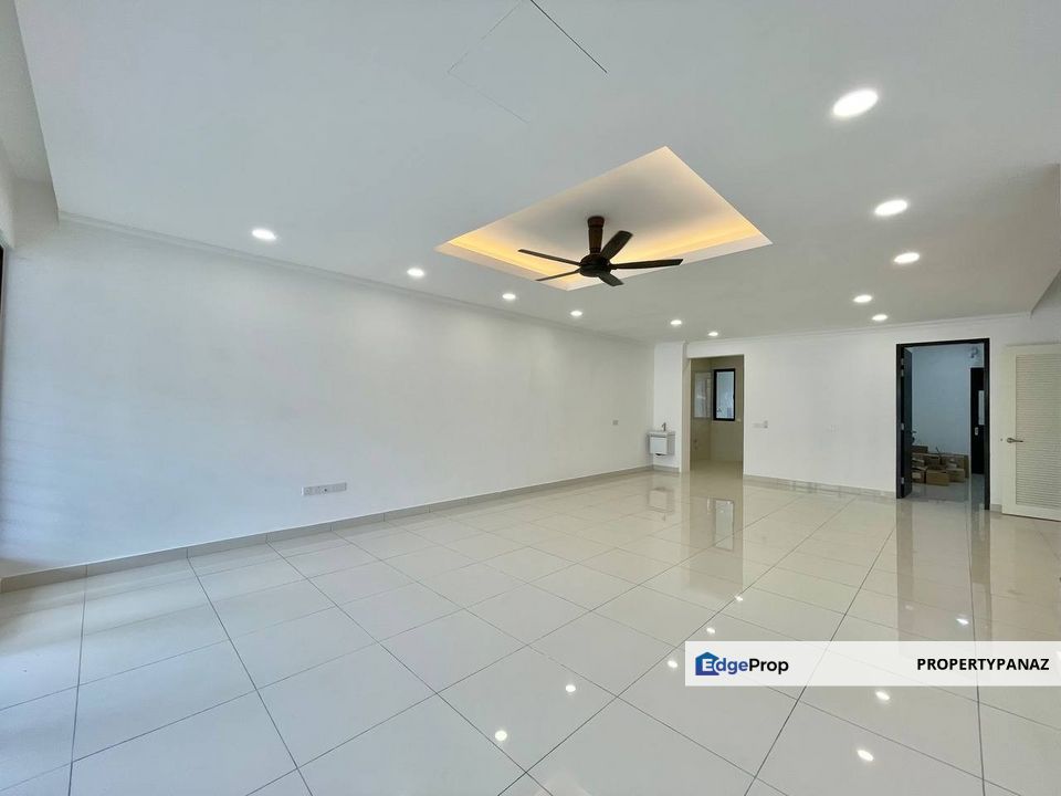 Double Storey Superlink Terrace House Lagenda Gardens Bukit Jelutong , Selangor, Shah Alam