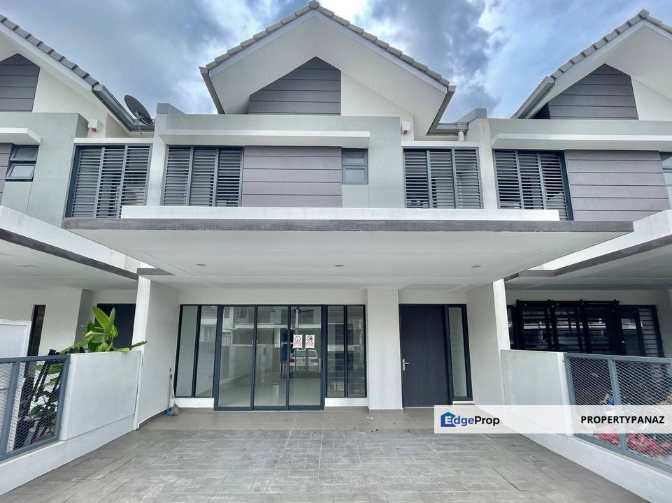 Double Storey Superlink Terrace House Lagenda Gardens Bukit Jelutong , Selangor, Shah Alam