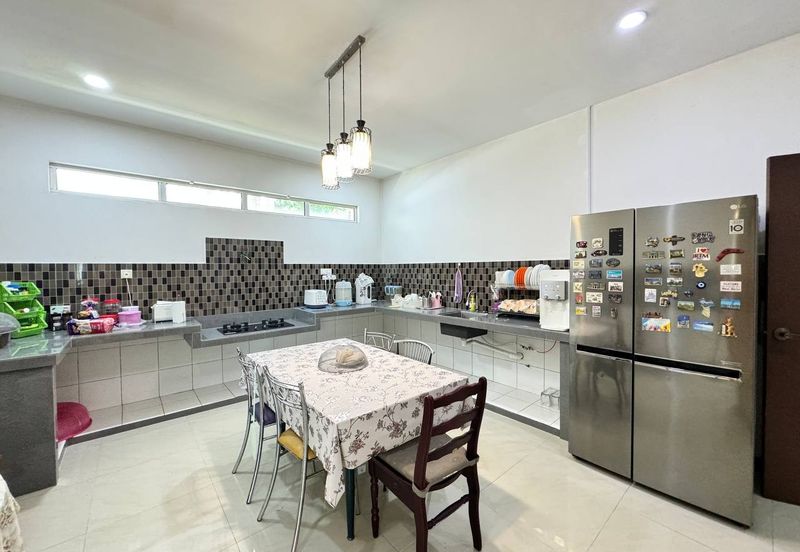 USJ Avenue @ USJ Heights