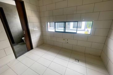 Semi-D 3 Sty Trilia Bukit Jelutong