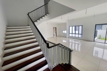 Semi-D 3 Sty Trilia Bukit Jelutong