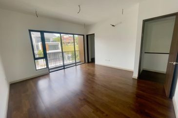 Semi-D 3 Sty Trilia Bukit Jelutong