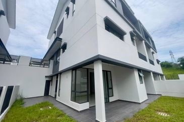 Semi-D 3 Sty Trilia Bukit Jelutong