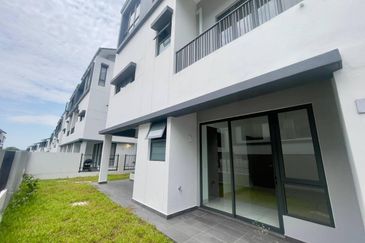 Semi-D 3 Sty Trilia Bukit Jelutong