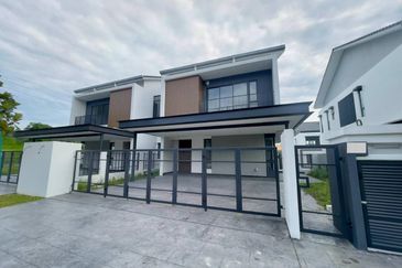 Semi-D 3 Sty Trilia Bukit Jelutong