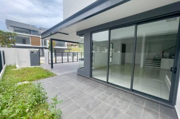 Semi-D 3 Sty Trilia Bukit Jelutong