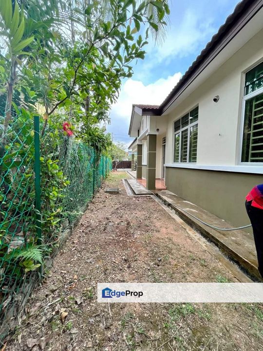 Extra Land Bungalow Single Storey Tmn Krubong Perdana , Melaka, Durian Tunggal