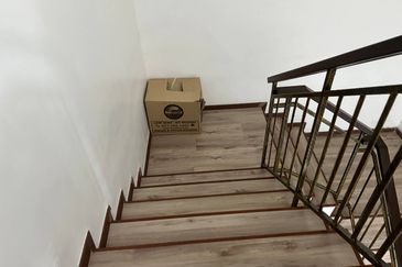 Double Storey Renovated Terrace Jalan Serambi U8 Bukit Jelutong Shah Alam  