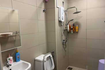 Double Storey Renovated Terrace Jalan Serambi U8 Bukit Jelutong Shah Alam  