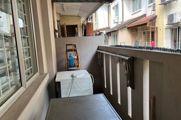 Double Storey Renovated Terrace Jalan Serambi U8 Bukit Jelutong Shah Alam  
