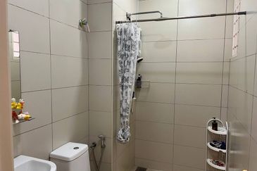 Double Storey Renovated Terrace Jalan Serambi U8 Bukit Jelutong Shah Alam  