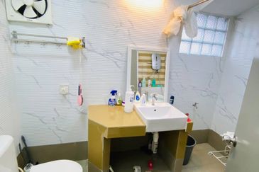 Double Storey Terrace Corner Lot Jalan Serambi Bukit Jelutong (Dual Frontage Unit)